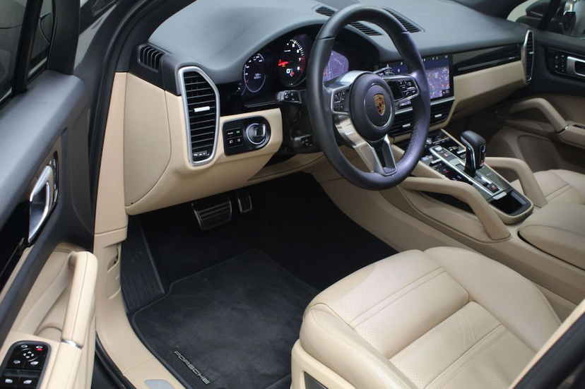 Foto do veículo PORSCHE  CAYENNE S 2019 8.000 KM 479.000,00
