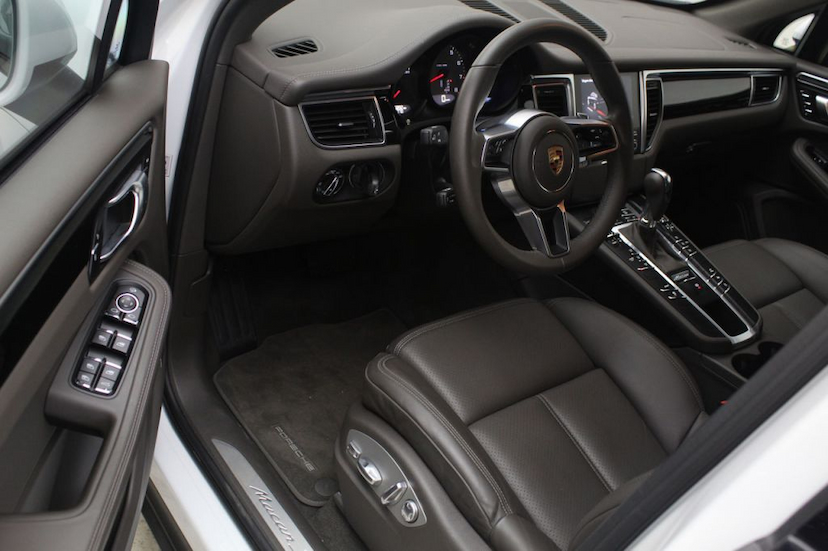 Foto do veículo PORSCHE  MACAN S 2018 26.900 KM 369.000,00
