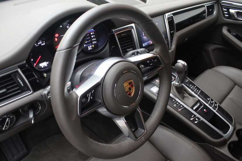 Foto do veículo PORSCHE  MACAN S 2018 26.900 KM 369.000,00