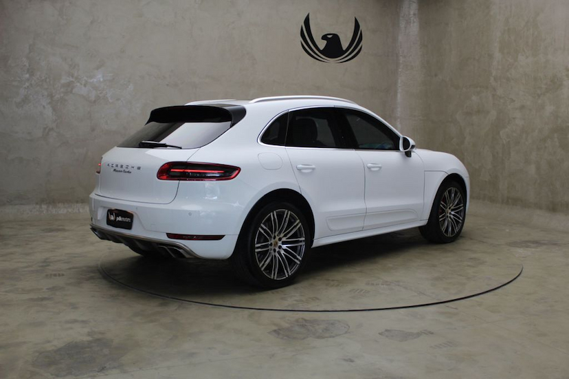 Foto do veículo PORSCHE  MACAN TURBO 2015 29.500 KM 315.000,00