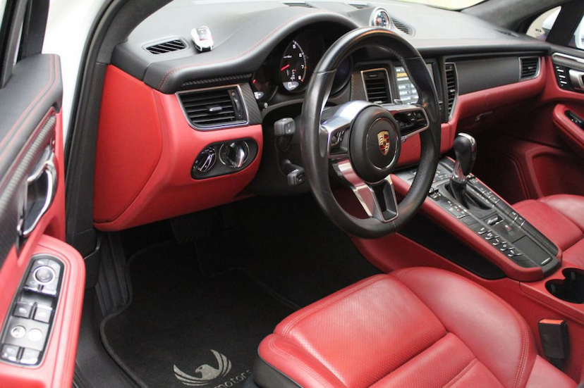 Foto do veículo PORSCHE  MACAN TURBO 2015 29.500 KM 315.000,00