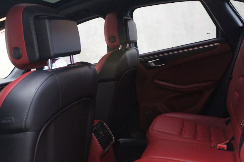 Foto do veículo PORSCHE  MACAN TURBO 2015 29.500 KM 315.000,00