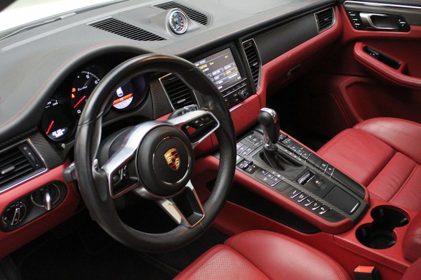 Foto do veículo PORSCHE  MACAN TURBO 2015 29.500 KM 315.000,00