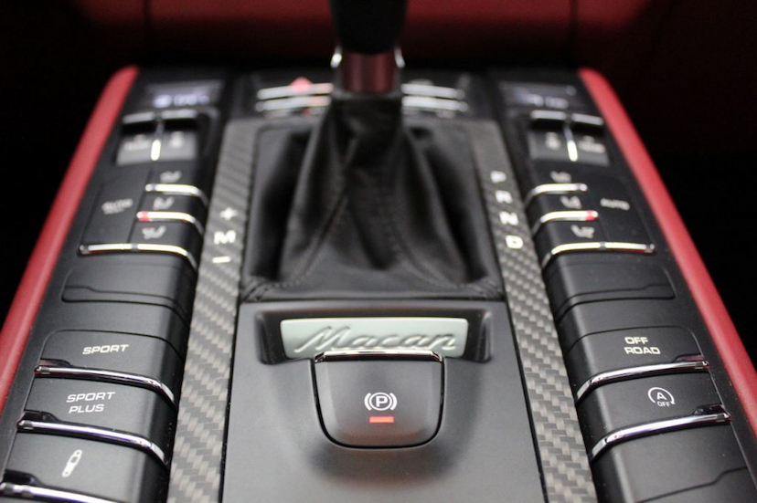 Foto do veículo PORSCHE  MACAN TURBO 2015 29.500 KM 315.000,00