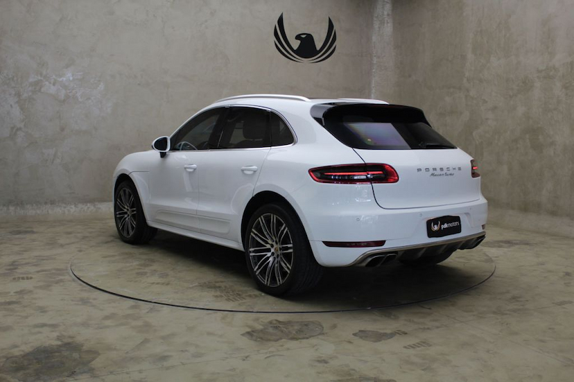 Foto do veículo PORSCHE  MACAN TURBO 2015 29.500 KM 315.000,00