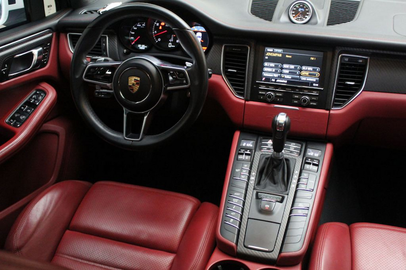 Foto do veículo PORSCHE  MACAN TURBO 2015 29.500 KM 315.000,00