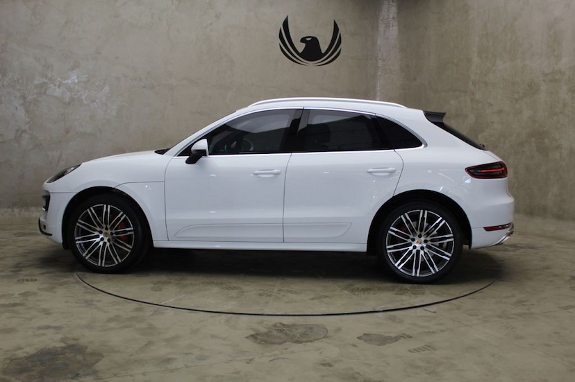 Foto do veículo PORSCHE  MACAN TURBO 2015 29.500 KM 315.000,00