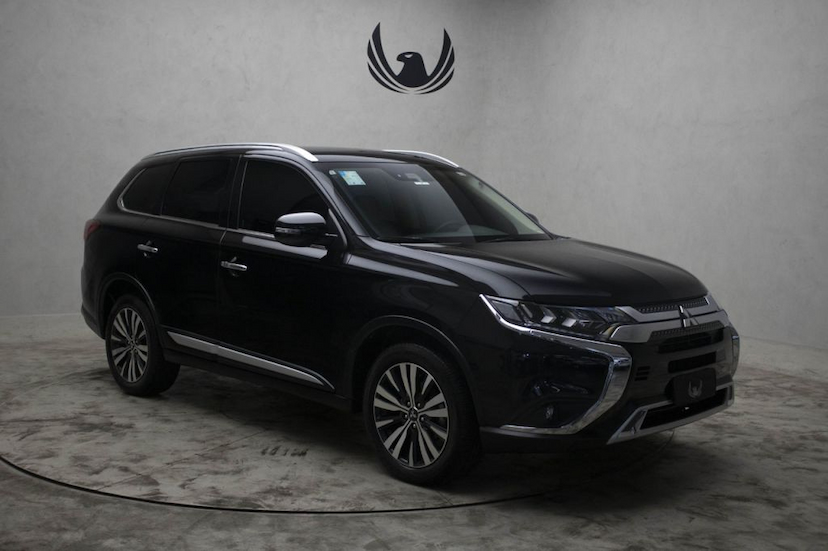 Foto do veículo MITSUBISHI  OUTLANDER HPE S 2019 10.350 KM 189.000,00