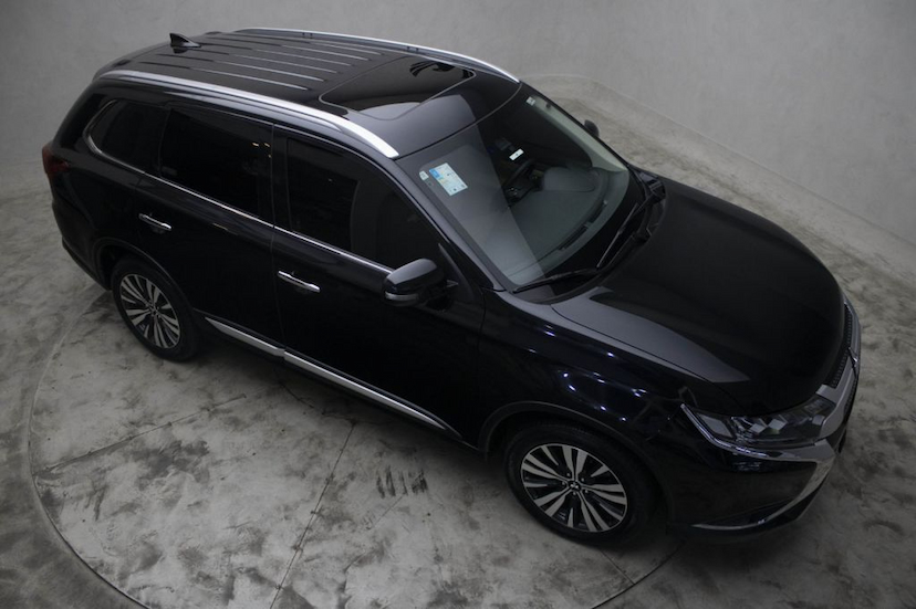 Foto do veículo MITSUBISHI  OUTLANDER HPE S 2019 10.350 KM 189.000,00