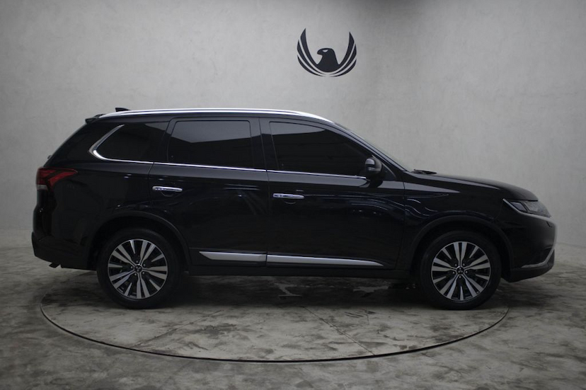 Foto do veículo MITSUBISHI  OUTLANDER HPE S 2019 10.350 KM 189.000,00