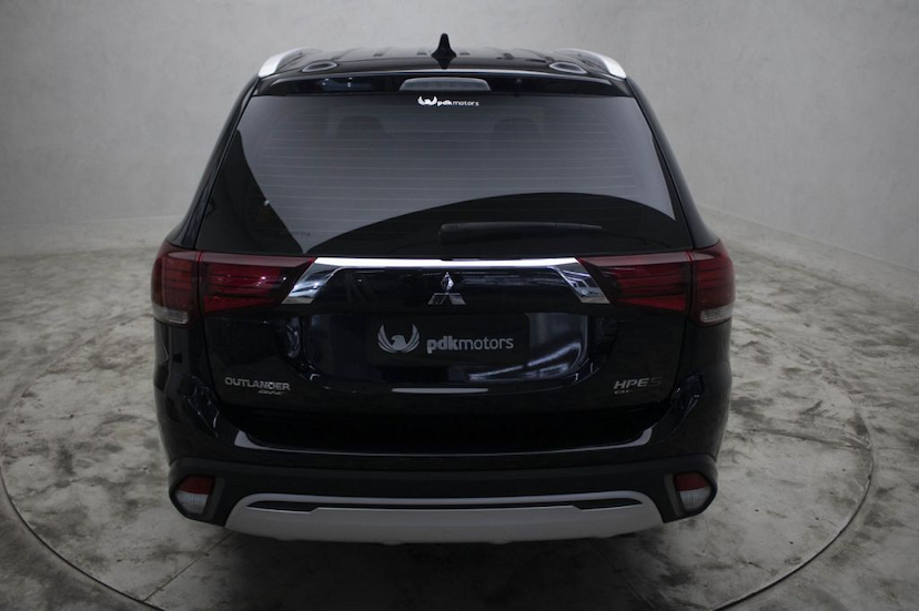 Foto do veículo MITSUBISHI  OUTLANDER HPE S 2019 10.350 KM 189.000,00