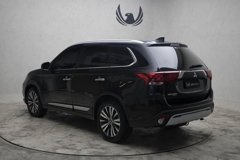 Foto do veículo MITSUBISHI  OUTLANDER HPE S 2019 10.350 KM 189.000,00