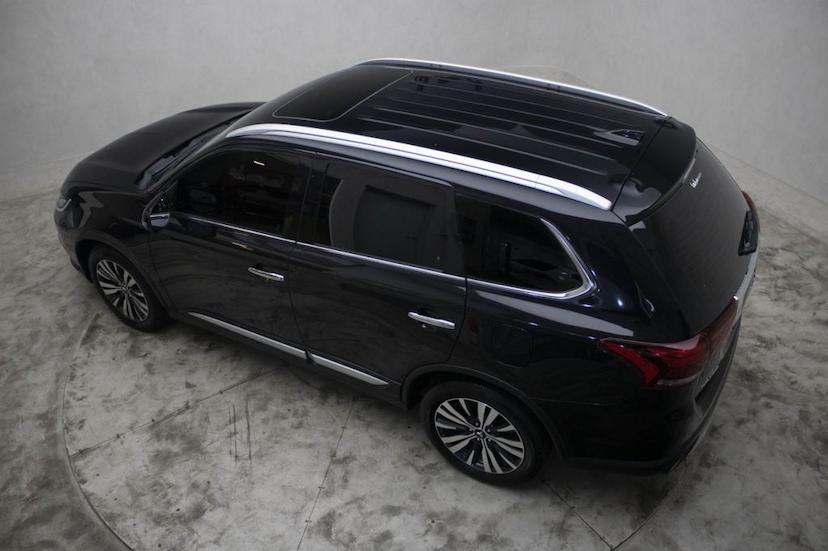 Foto do veículo MITSUBISHI  OUTLANDER HPE S 2019 10.350 KM 189.000,00