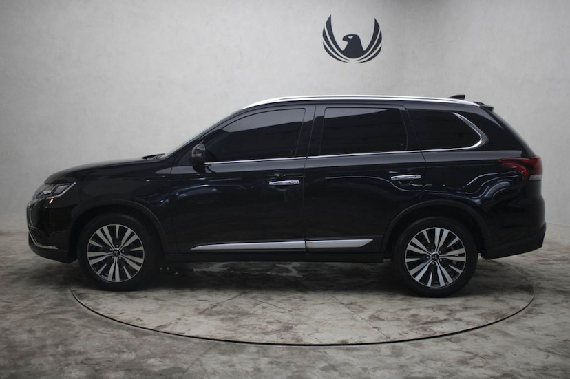 Foto do veículo MITSUBISHI  OUTLANDER HPE S 2019 10.350 KM 189.000,00