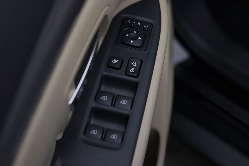 Foto do veículo MITSUBISHI  OUTLANDER HPE S 2019 10.350 KM 189.000,00