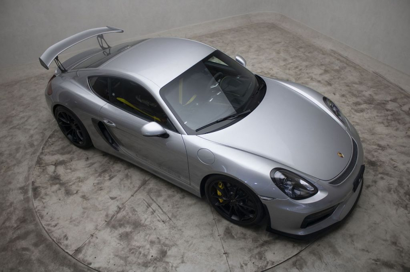 Foto do veículo PORSCHE  CAYMAN GT4 2016 7.300 KM 639.000,00