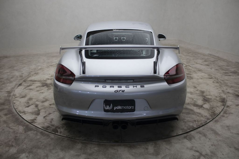 Foto do veículo PORSCHE  CAYMAN GT4 2016 7.300 KM 639.000,00