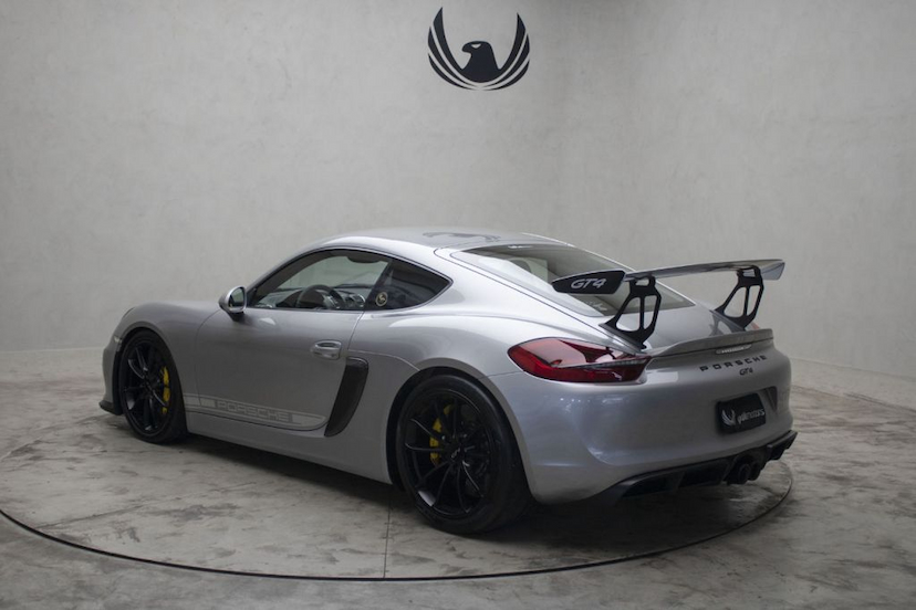 Foto do veículo PORSCHE  CAYMAN GT4 2016 7.300 KM 639.000,00