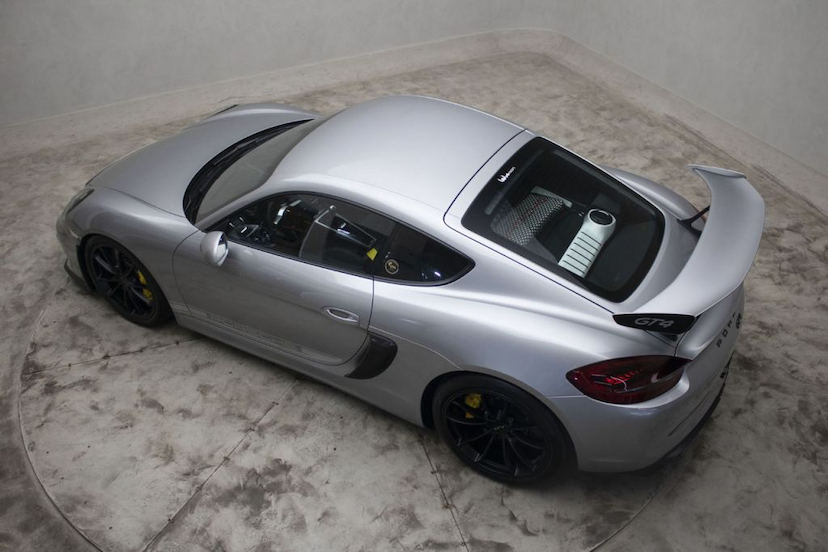 Foto do veículo PORSCHE  CAYMAN GT4 2016 7.300 KM 639.000,00
