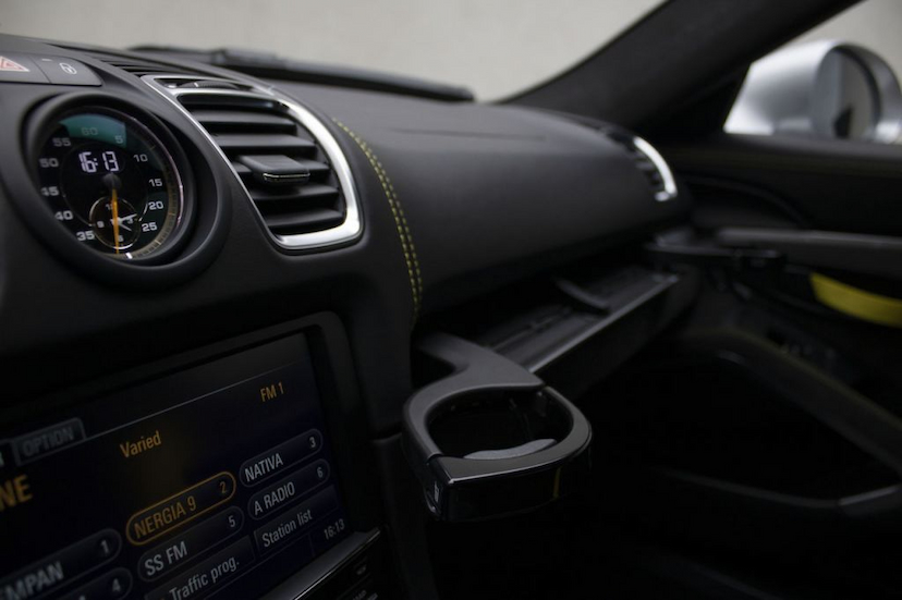 Foto do veículo PORSCHE  CAYMAN GT4 2016 7.300 KM 639.000,00