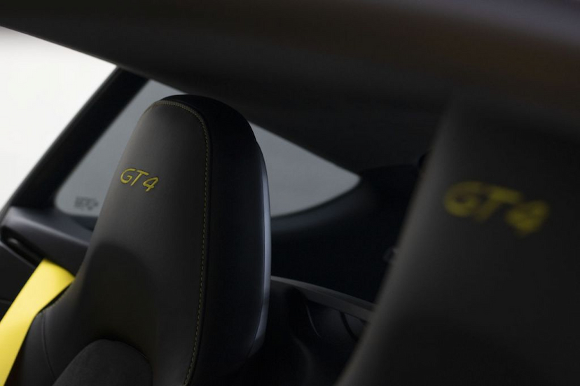 Foto do veículo PORSCHE  CAYMAN GT4 2016 7.300 KM 639.000,00