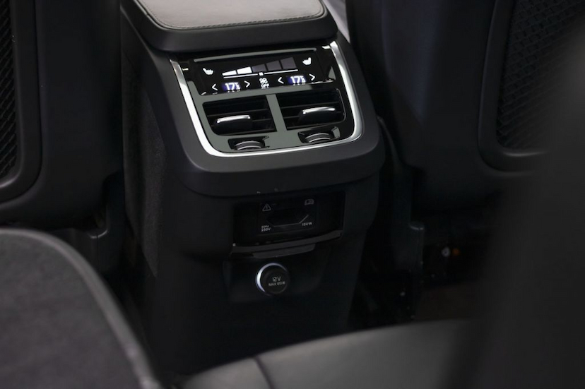 Foto do veículo VOLVO  XC90 T6 INSCRIPTION 7L 2016 72.810 KM 199.000,00