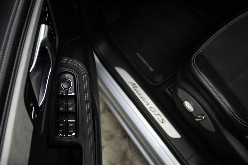 Foto do veículo PORSCHE MACAN MACAN GTS 2017 28.344 KM 389.000,00