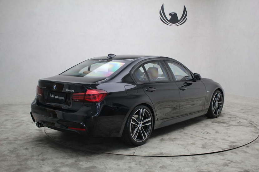 Foto do veículo BMW 328I 328I M SPORT 2018 19.892 KM 180.000,00