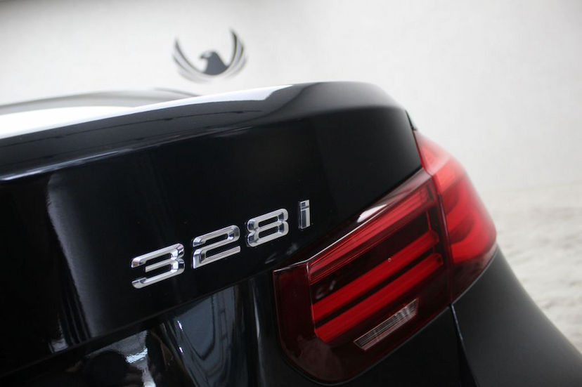 Foto do veículo BMW 328I 328I M SPORT 2018 19.892 KM 180.000,00