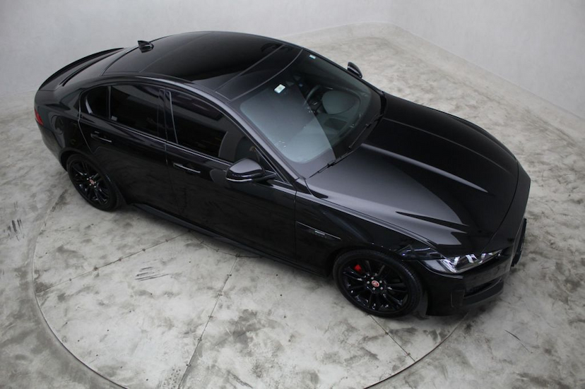 Foto do veículo JAGUAR  XE R-SPORT 2019 8.000 KM 199.000,00