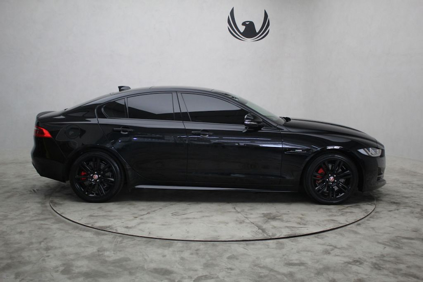 Foto do veículo JAGUAR  XE R-SPORT 2019 8.000 KM 199.000,00