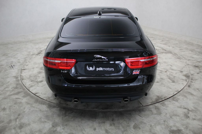 Foto do veículo JAGUAR  XE R-SPORT 2019 8.000 KM 199.000,00
