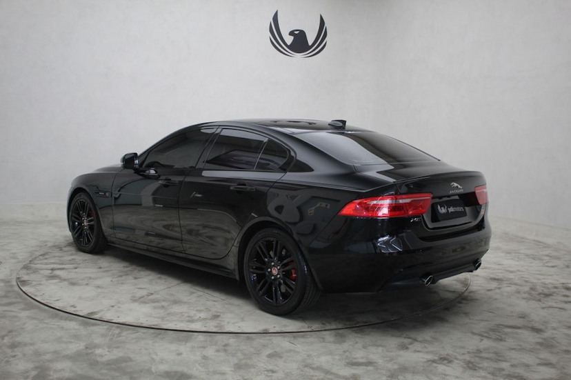 Foto do veículo JAGUAR  XE R-SPORT 2019 8.000 KM 199.000,00