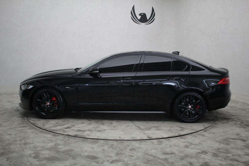 Foto do veículo JAGUAR  XE R-SPORT 2019 8.000 KM 199.000,00
