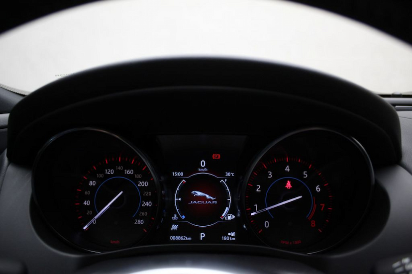 Foto do veículo JAGUAR  XE R-SPORT 2019 8.000 KM 199.000,00