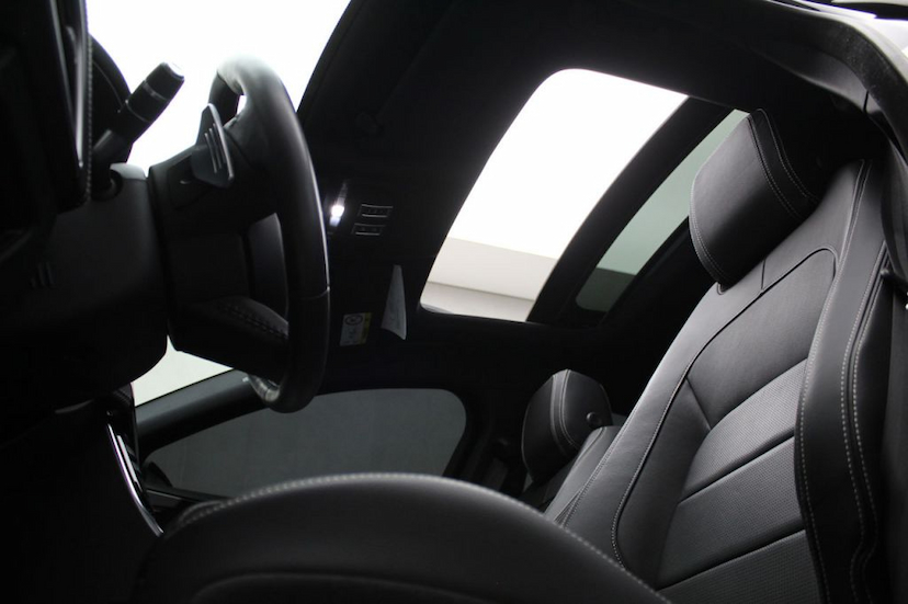 Foto do veículo JAGUAR  XE R-SPORT 2019 8.000 KM 199.000,00