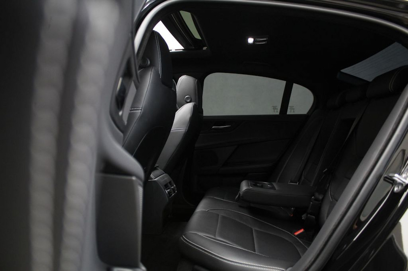 Foto do veículo JAGUAR  XE R-SPORT 2019 8.000 KM 199.000,00