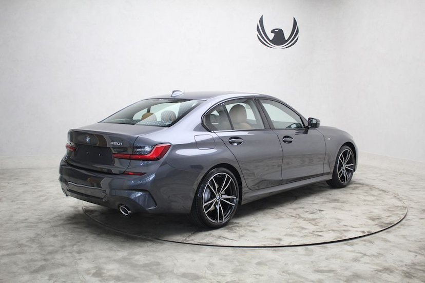 Foto do veículo BMW 320I M SPORT 2021 1.355 KM 359.000,00