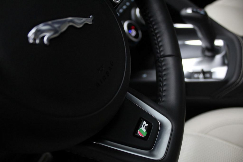 Foto do veículo JAGUAR E-PACE P250 R DYNAMIC S 2019 29.482 KM 229.000,00