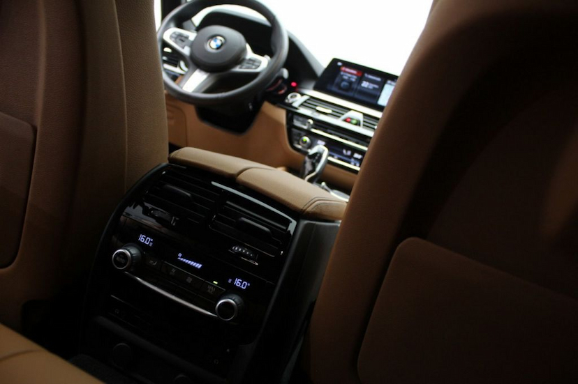 Foto do veículo BMW 540I M SPORT 2018 18.030 KM 269.000,00