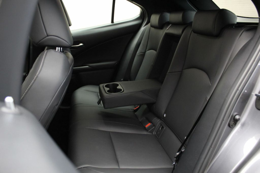 Foto do veículo LEXUS UX 250H HYBRID DYNAMIC 2019 1.610 KM 179.000,00