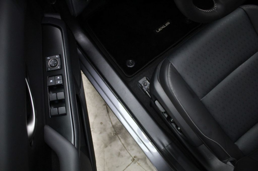 Foto do veículo LEXUS UX 250H HYBRID DYNAMIC 2019 1.610 KM 179.000,00
