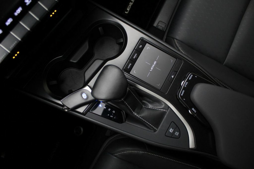 Foto do veículo LEXUS UX 250H HYBRID DYNAMIC 2019 1.610 KM 179.000,00