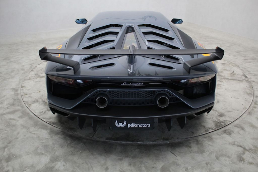 Foto do veículo LAMBORGHINI AVENTADOR SVJ 2019 850 KM 6.500.000,00