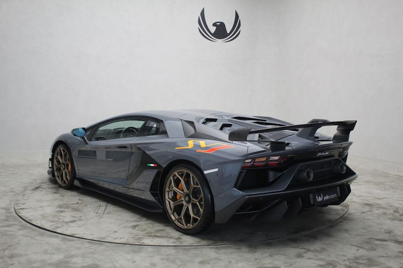 Foto do veículo LAMBORGHINI AVENTADOR SVJ 2019 850 KM 6.500.000,00