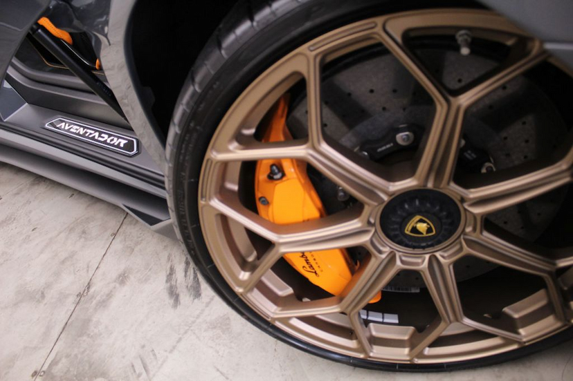 Foto do veículo LAMBORGHINI AVENTADOR SVJ 2019 850 KM 6.500.000,00