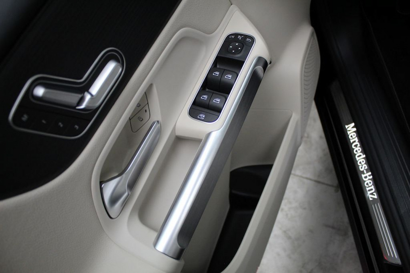 Foto do veículo MERCEDES-BENZ GLB 200 LAUNCH EDITION 2020 1.010 KM 279.000,00
