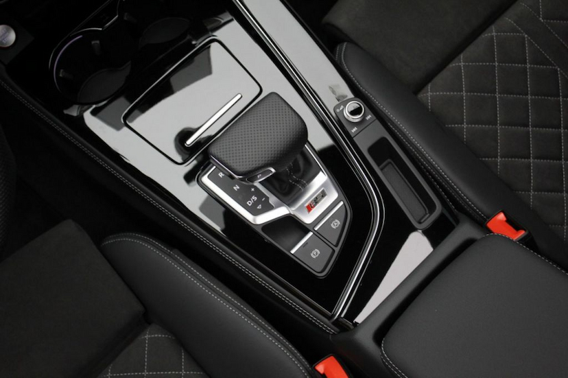 Foto do veículo AUDI RS 4 AVANT QUATTRO 2021 1.416 KM 639.000,00