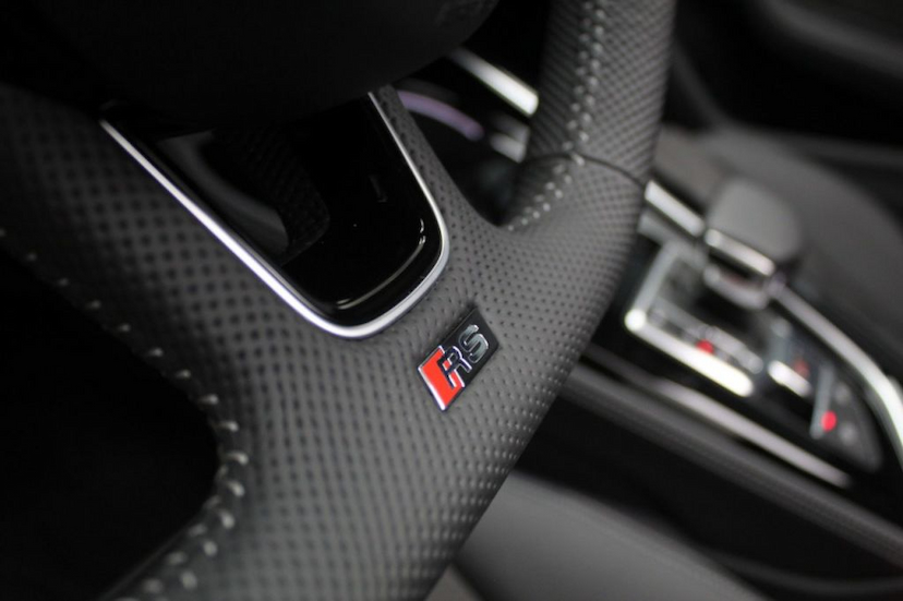 Foto do veículo AUDI RS 4 AVANT QUATTRO 2021 1.416 KM 639.000,00
