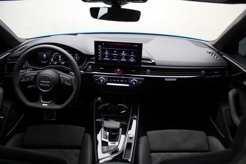 Foto do veículo AUDI RS 4 AVANT QUATTRO 2021 1.416 KM 639.000,00